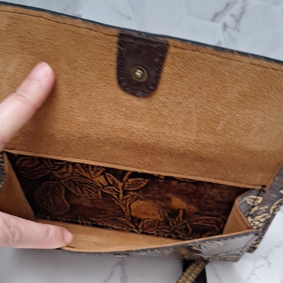 Patricia Nash AZARIO Metallic Embossed Leather Crossbody Clutch - Picture 5 of 15